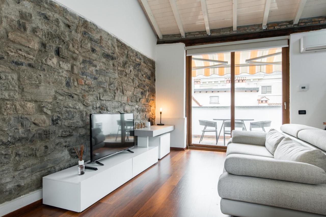 In Our Home By Holiday Solutions Como Exterior photo
